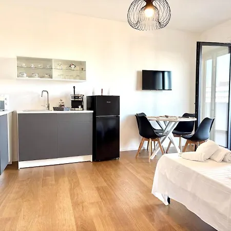 Bari- Private Terrace- 500 M From The Center